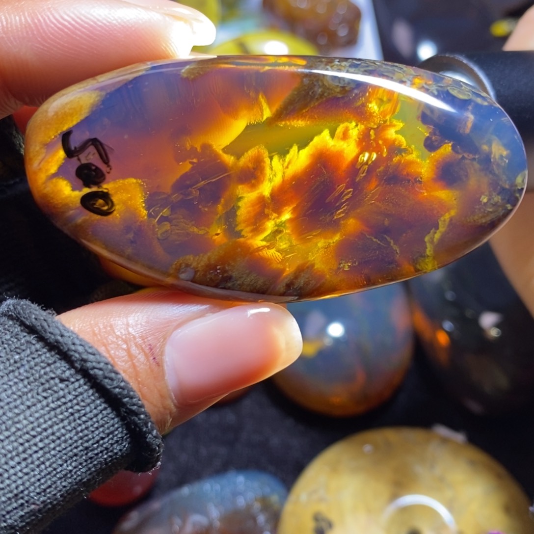 琥珀未镶嵌裸石绿茶