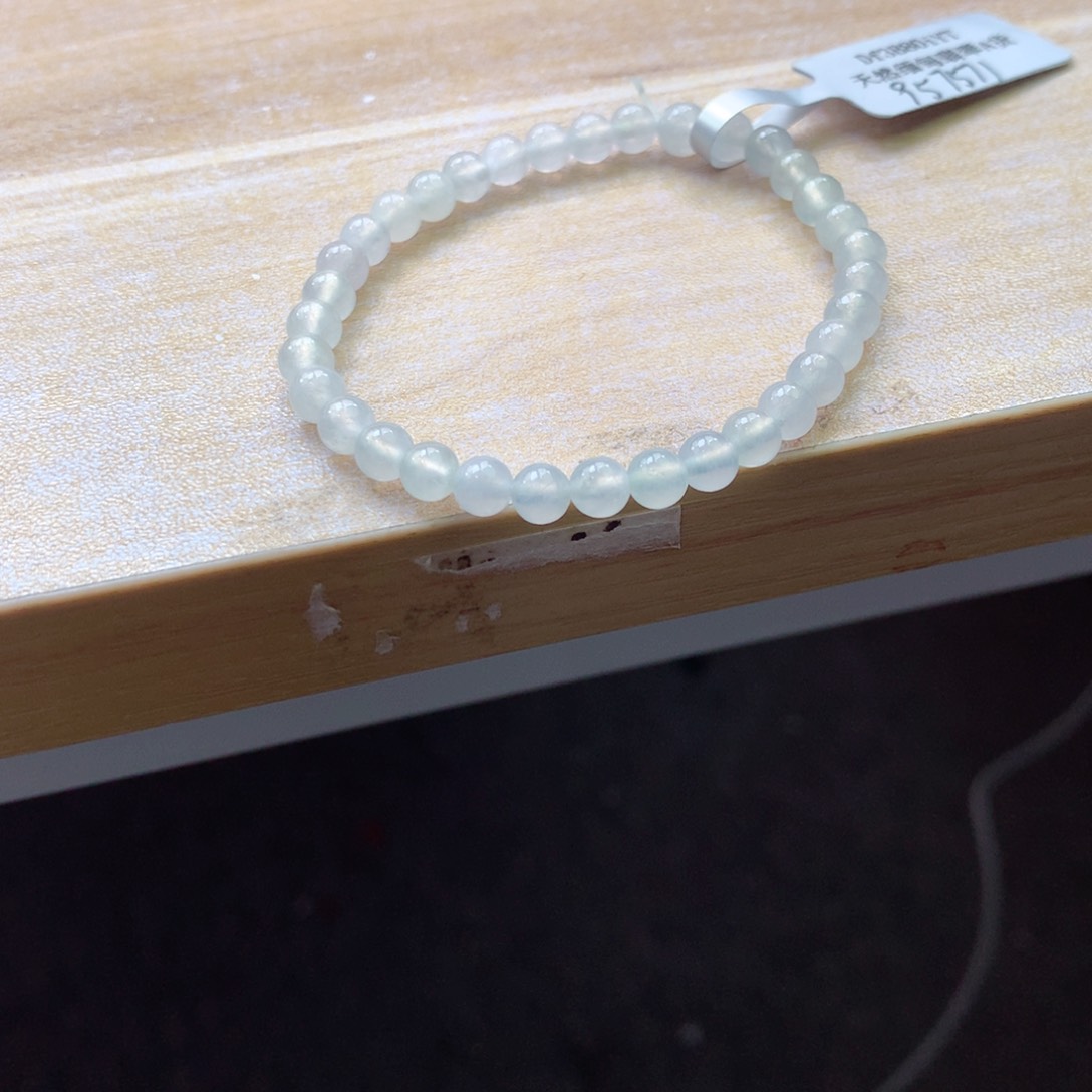 翡翠颈饰未镶嵌吊坠