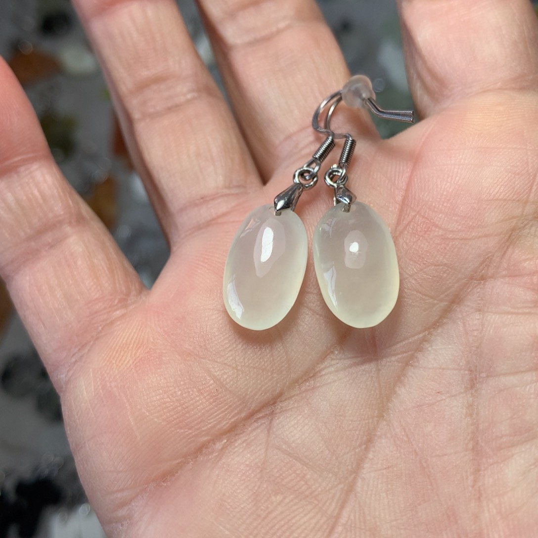 蛇纹石玉耳环未镶嵌