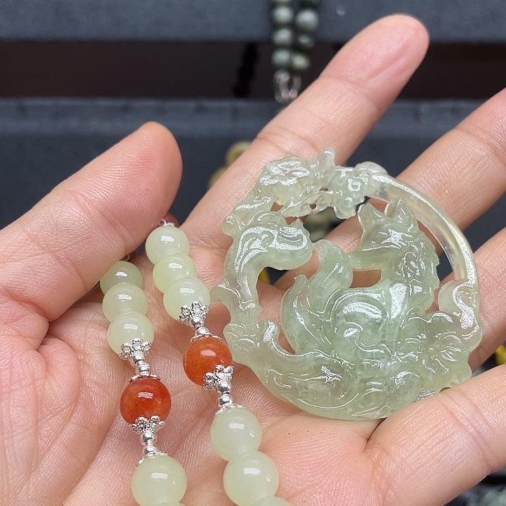 未镶嵌蛇纹石玉颈饰