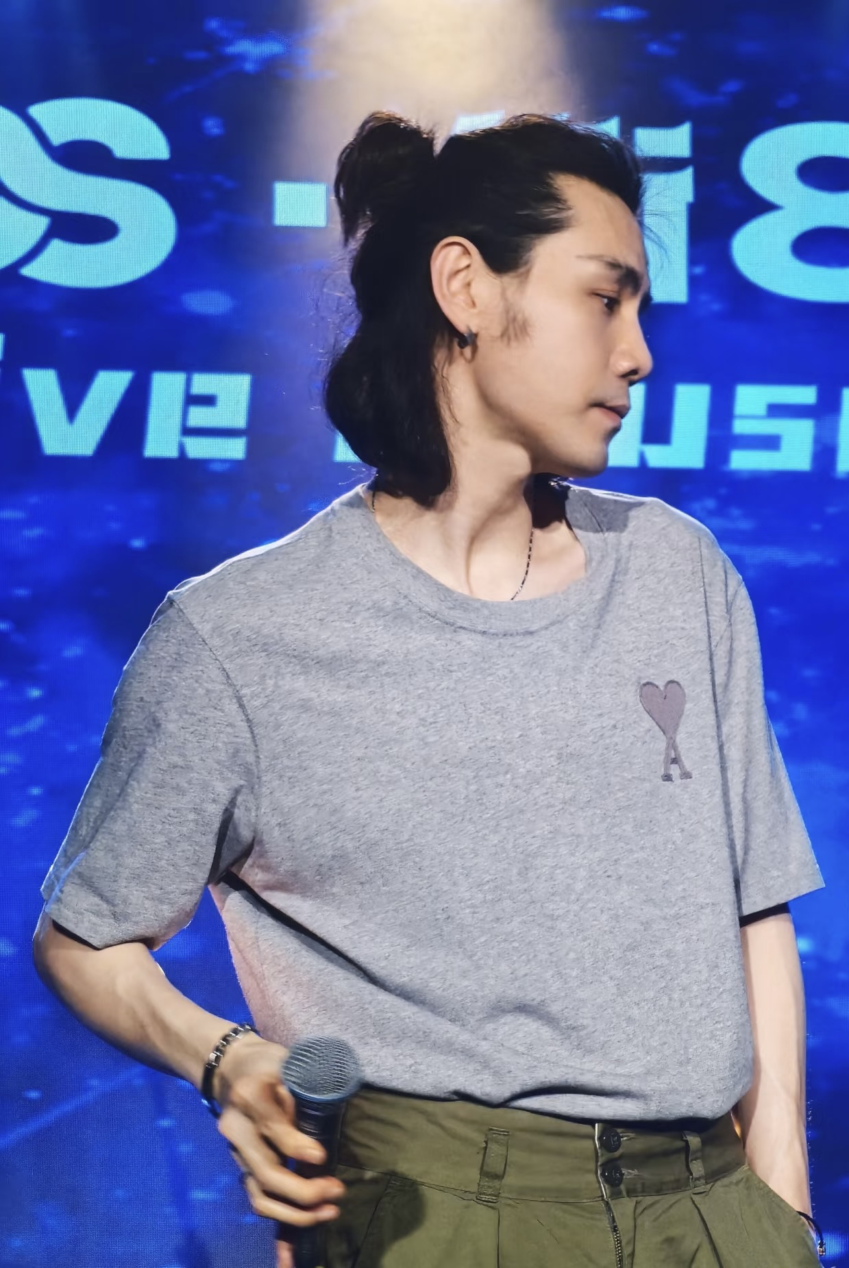 未使用 maje 全新未使用/M*1/AMI灰色爱心刺绣短袖/08413