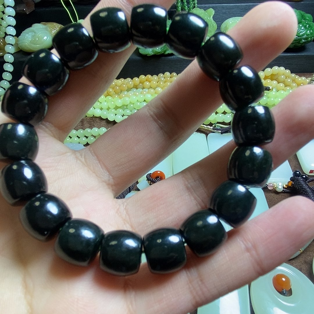 和田玉未镶嵌手串