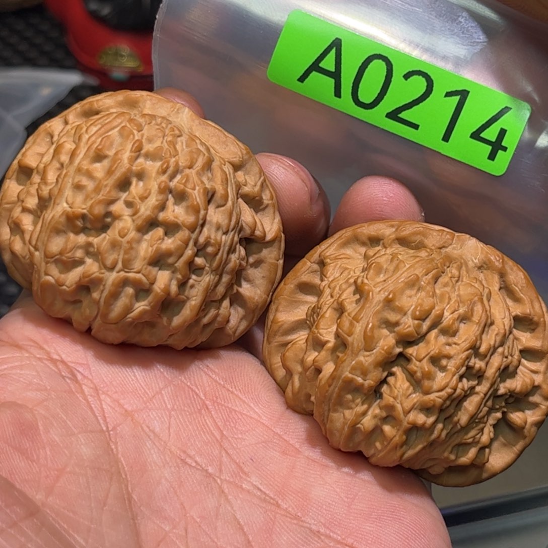 文玩核桃吊坠45闷白