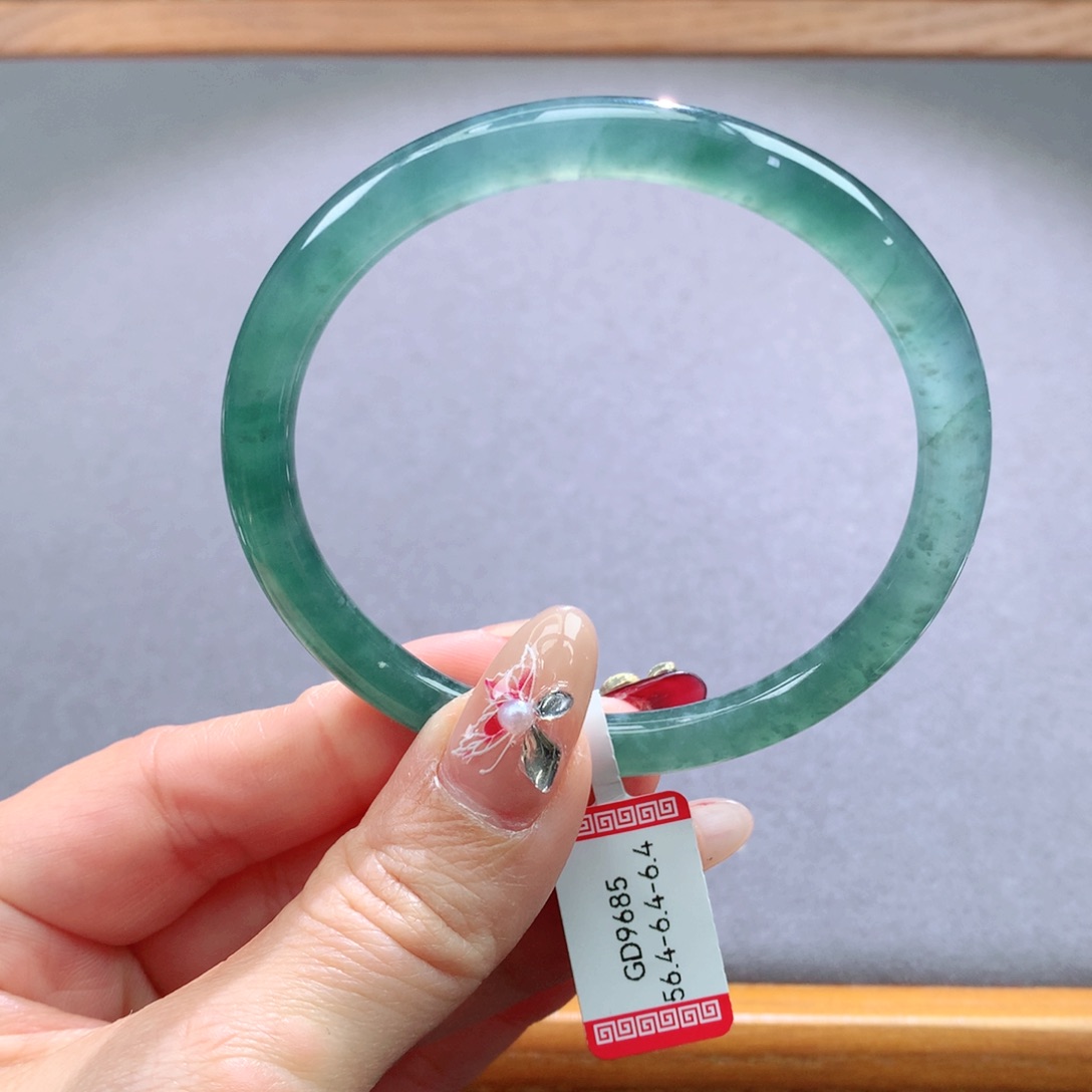 翡翠手镯未镶嵌天然翡翠手镯叮当镯