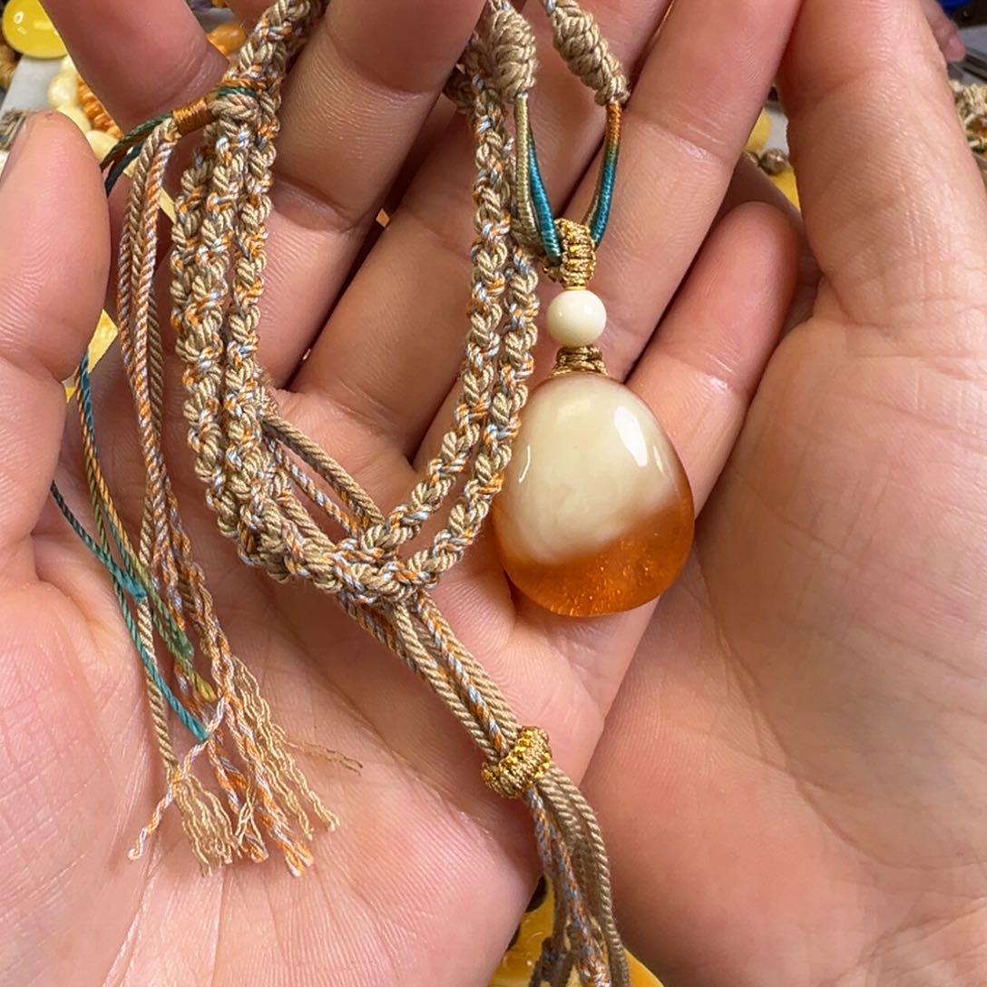 蜜蜡裸石未镶嵌琥珀