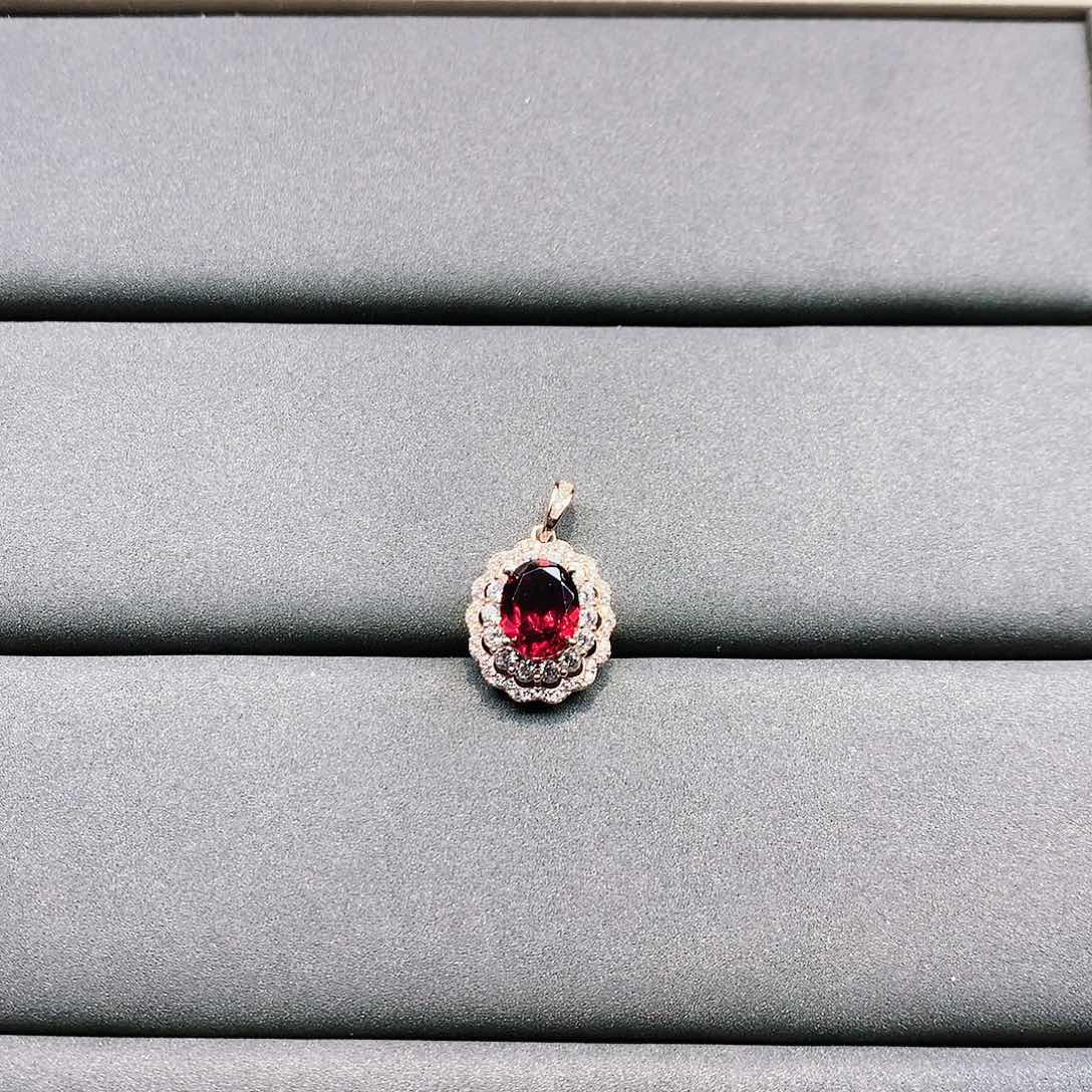 石榴石吊坠(赠链)银S925镶嵌石榴石项链