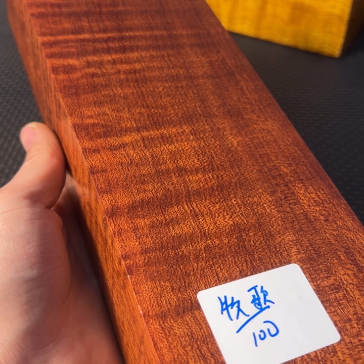 风车木（黑檀木）花梨木的一个枕头料