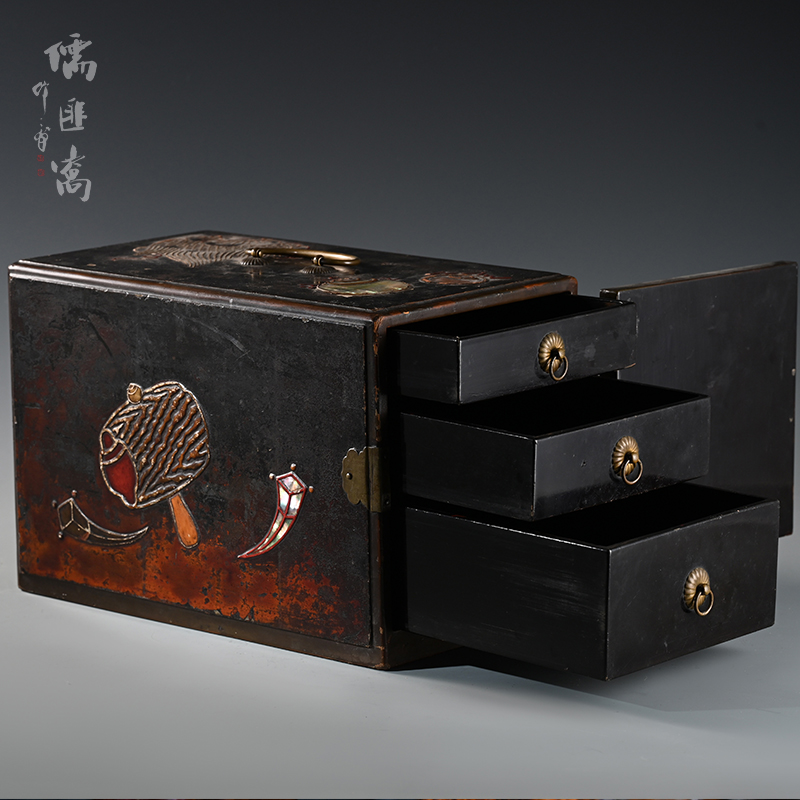 大漆镶嵌螺钿砚箱，长28.5厘米宽16.5厘米 高19厘米