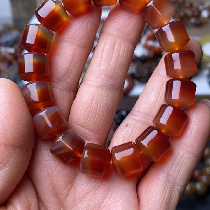 奇***遇玛瑙/玉髓未镶嵌手链