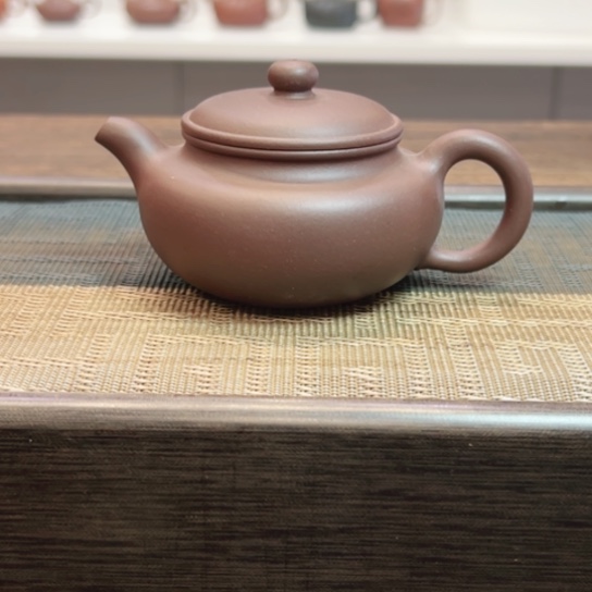 茶壶紫砂黄龙山原矿底槽清半手工瑕（140 cc）