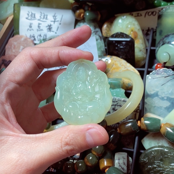 蛇纹石玉颈饰未镶嵌