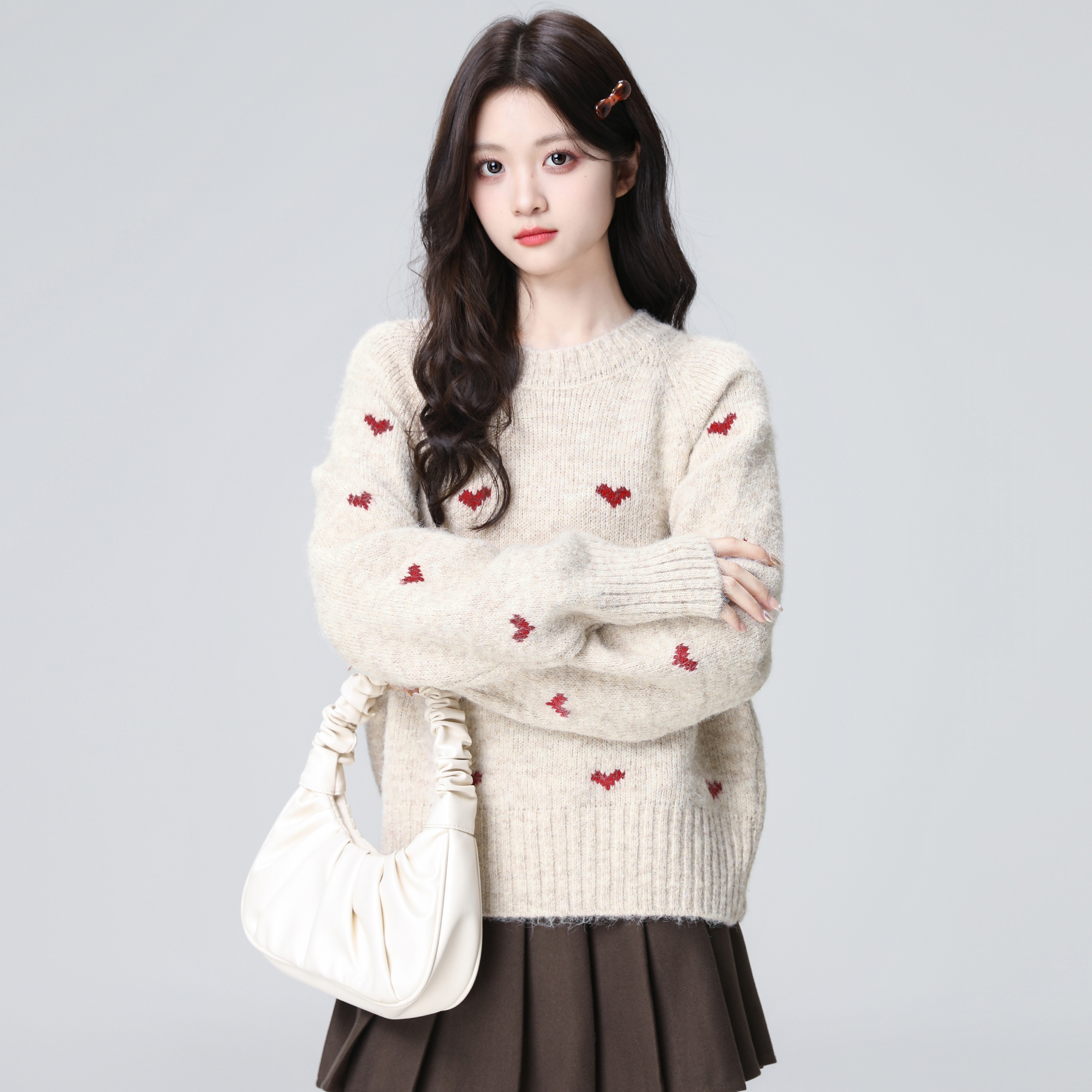 杏色圆领毛衣女秋冬2025冬新款软糯宽松慵懒加厚套头针织衫短上衣