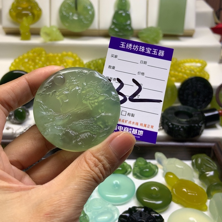 蛇纹石玉未镶嵌颈饰