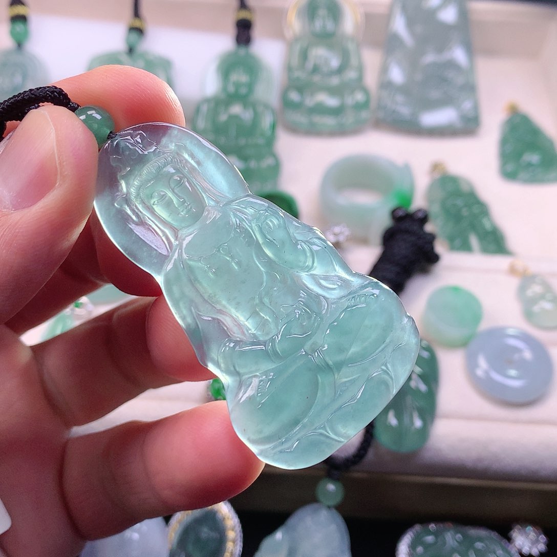 翡翠颈饰未镶嵌翡翠
