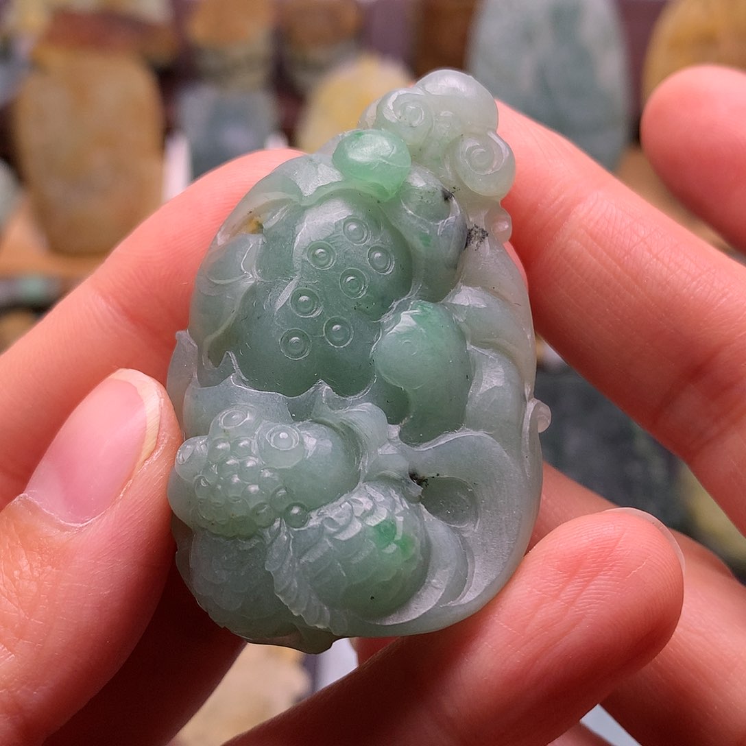 定制翡翠未镶嵌鱼