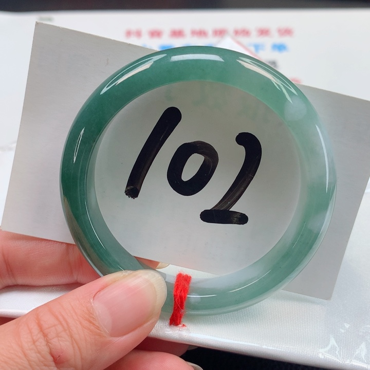 翡翠手镯未镶嵌正