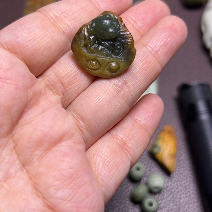 用***想岫岩河磨玉（透闪石质玉）未镶嵌颈饰