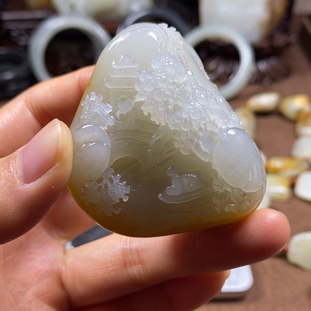 固***校和田玉未镶嵌把件