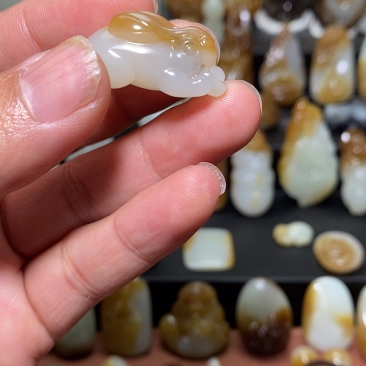 和田玉（糖玉）颈饰未镶嵌这***了