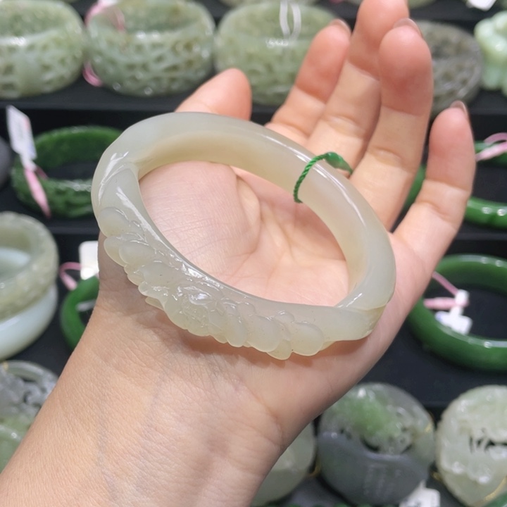 和田玉手镯56圈口 编号85未镶嵌