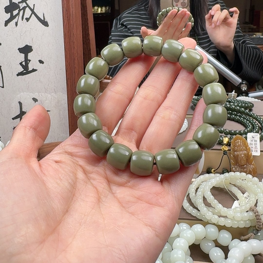和田玉颈饰未镶嵌
