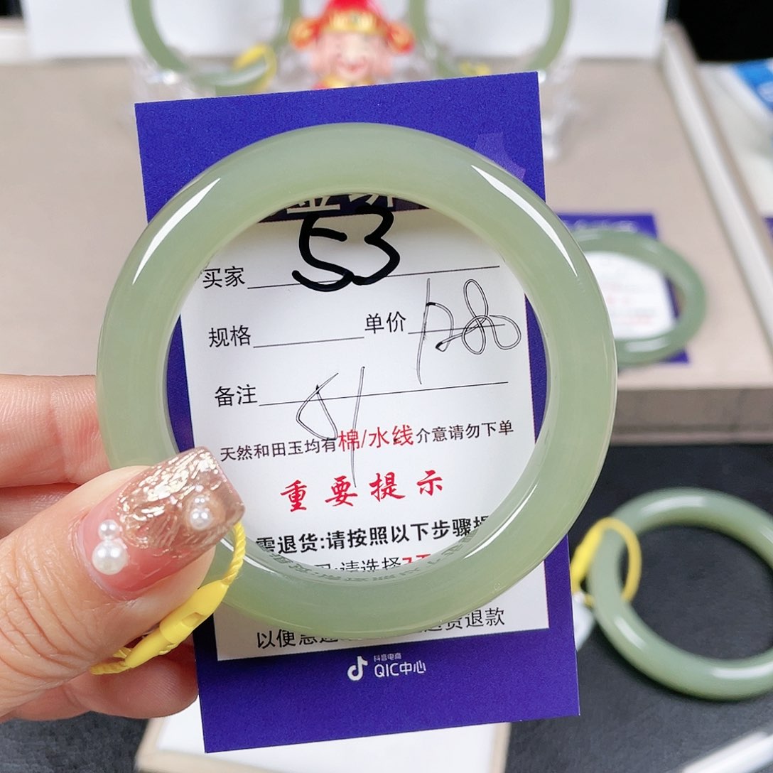 和田玉手镯未镶嵌