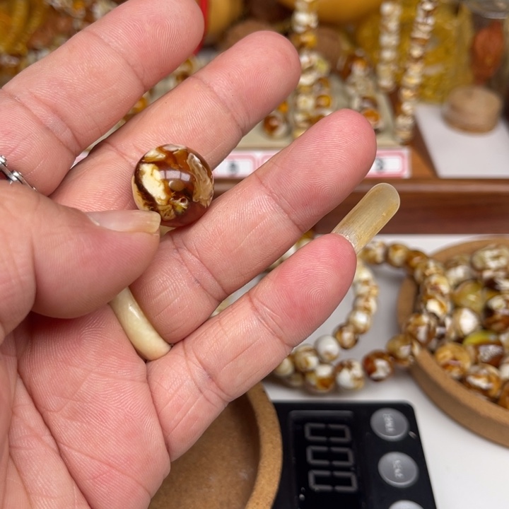 琥珀裸石未镶嵌可*01号