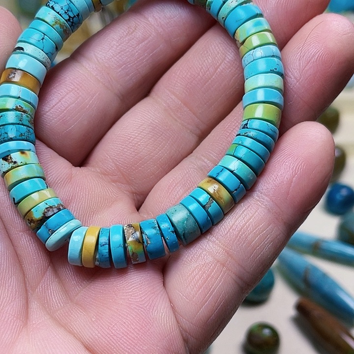 绿松石颈饰未镶嵌