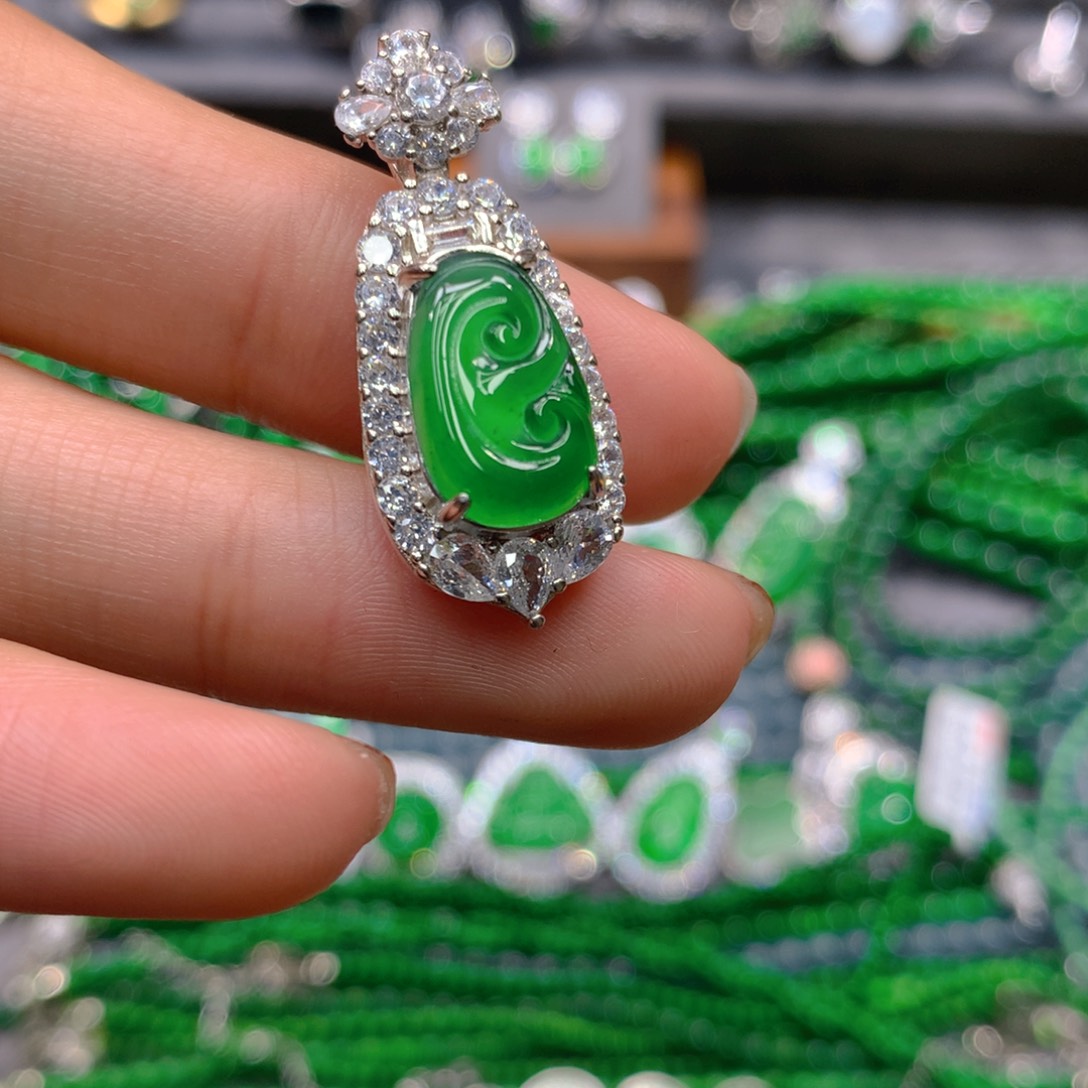 翡翠手链未镶嵌天然翡翠