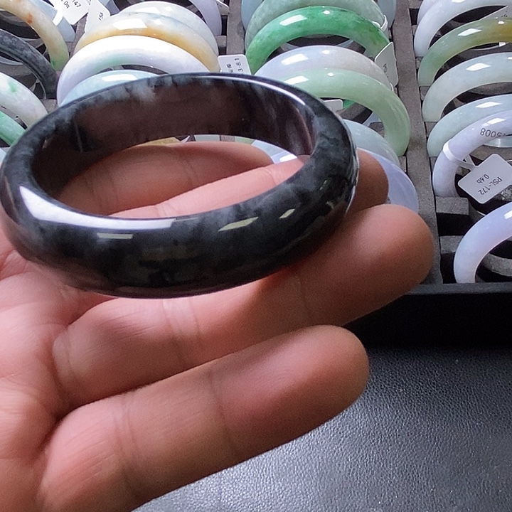 老***周翡翠未镶嵌手镯正