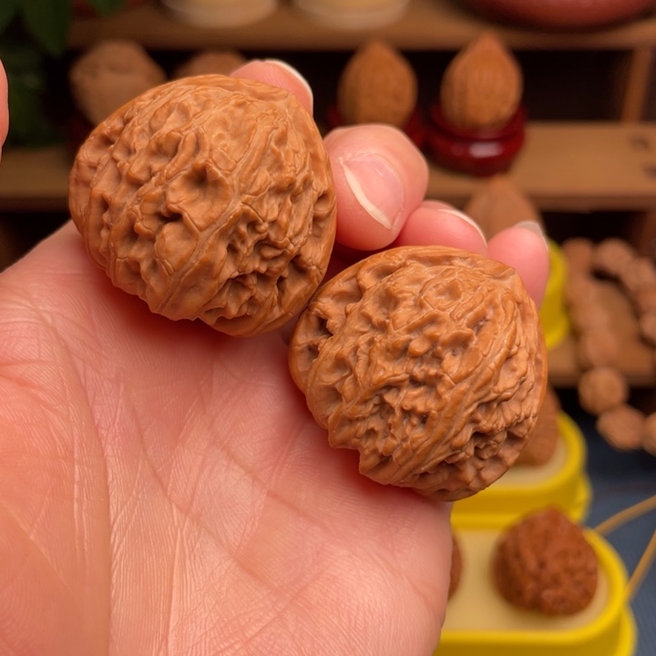 文玩核桃把件三角白39