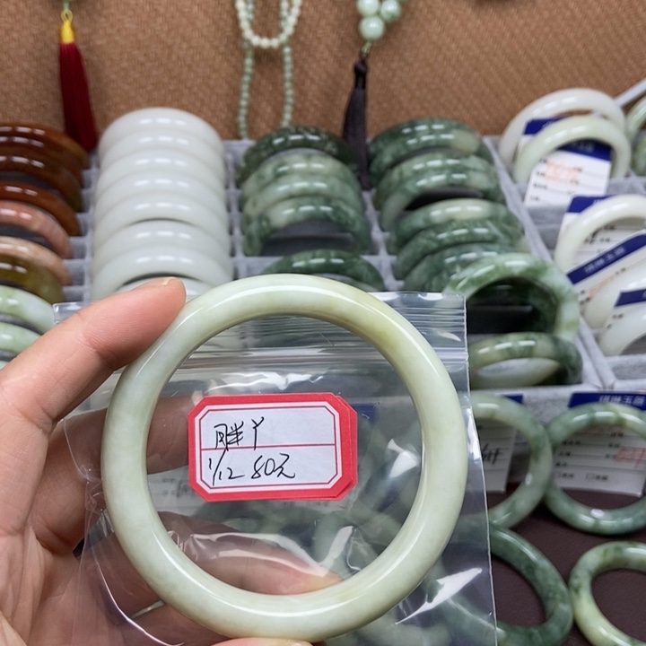 胖***丫蛇纹石玉未镶嵌手镯