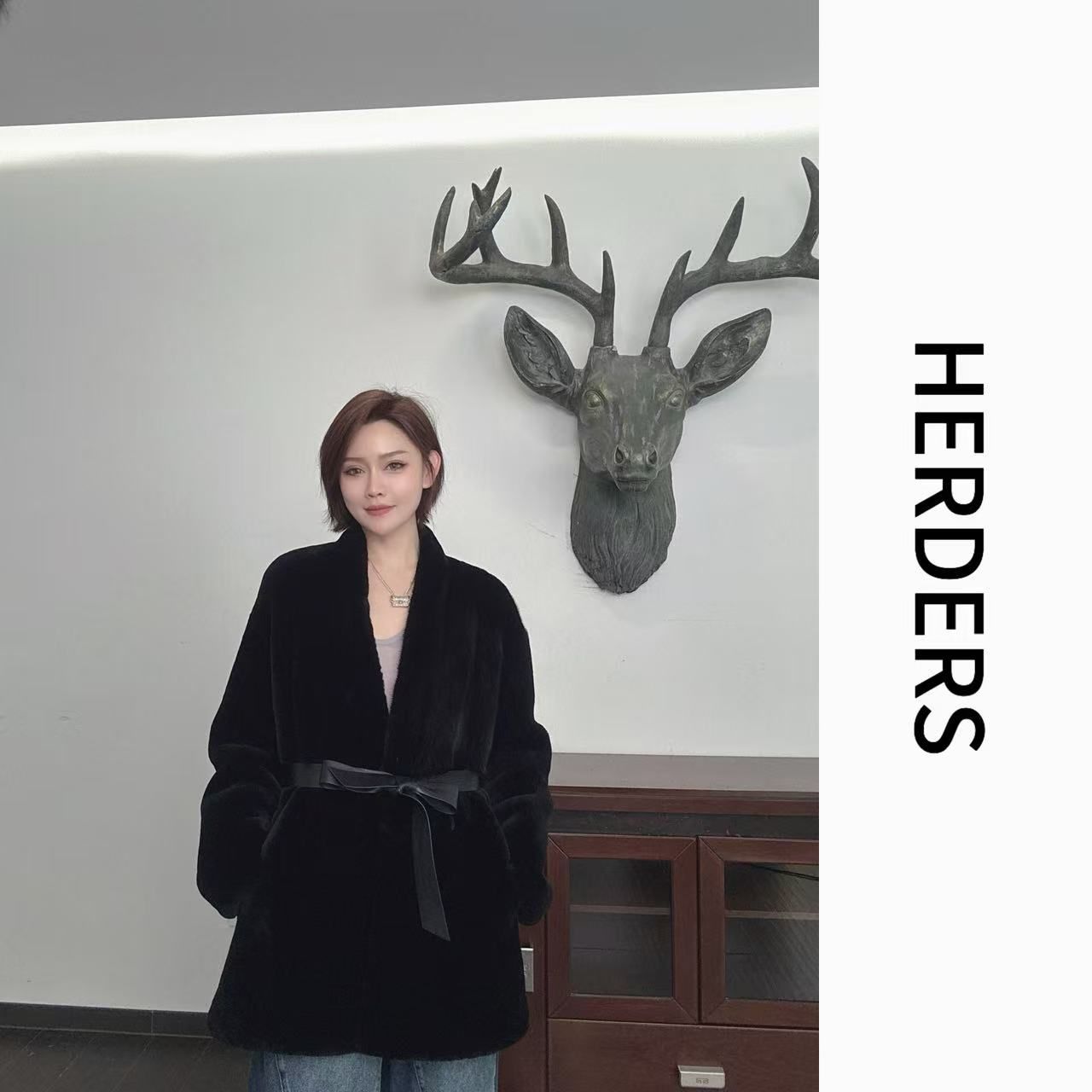 HERDERS 黑色中长V领腰带水貂拼接皮毛一体皮草外套 247293