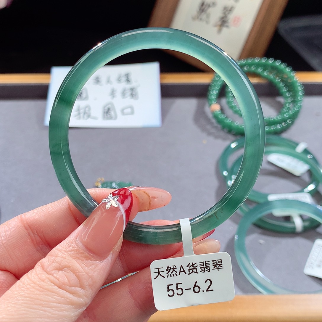 翡翠手镯（圆镯）未镶嵌