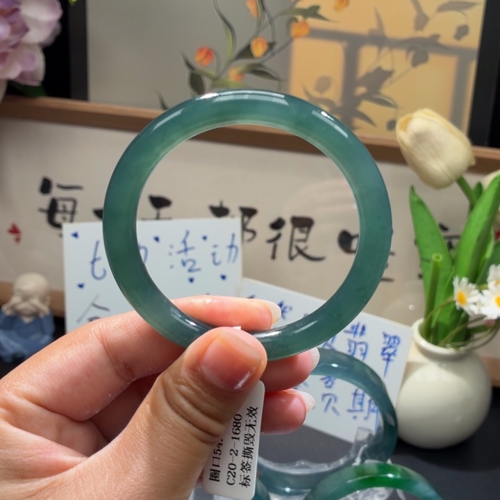 未镶嵌手镯翡翠湖水绿
