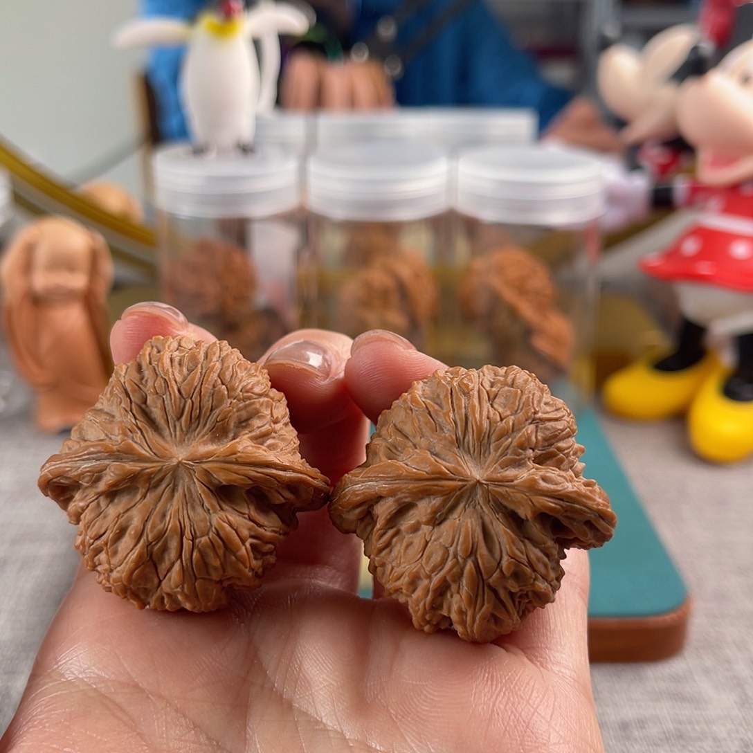 文玩核桃吊坠41红皮磨盘