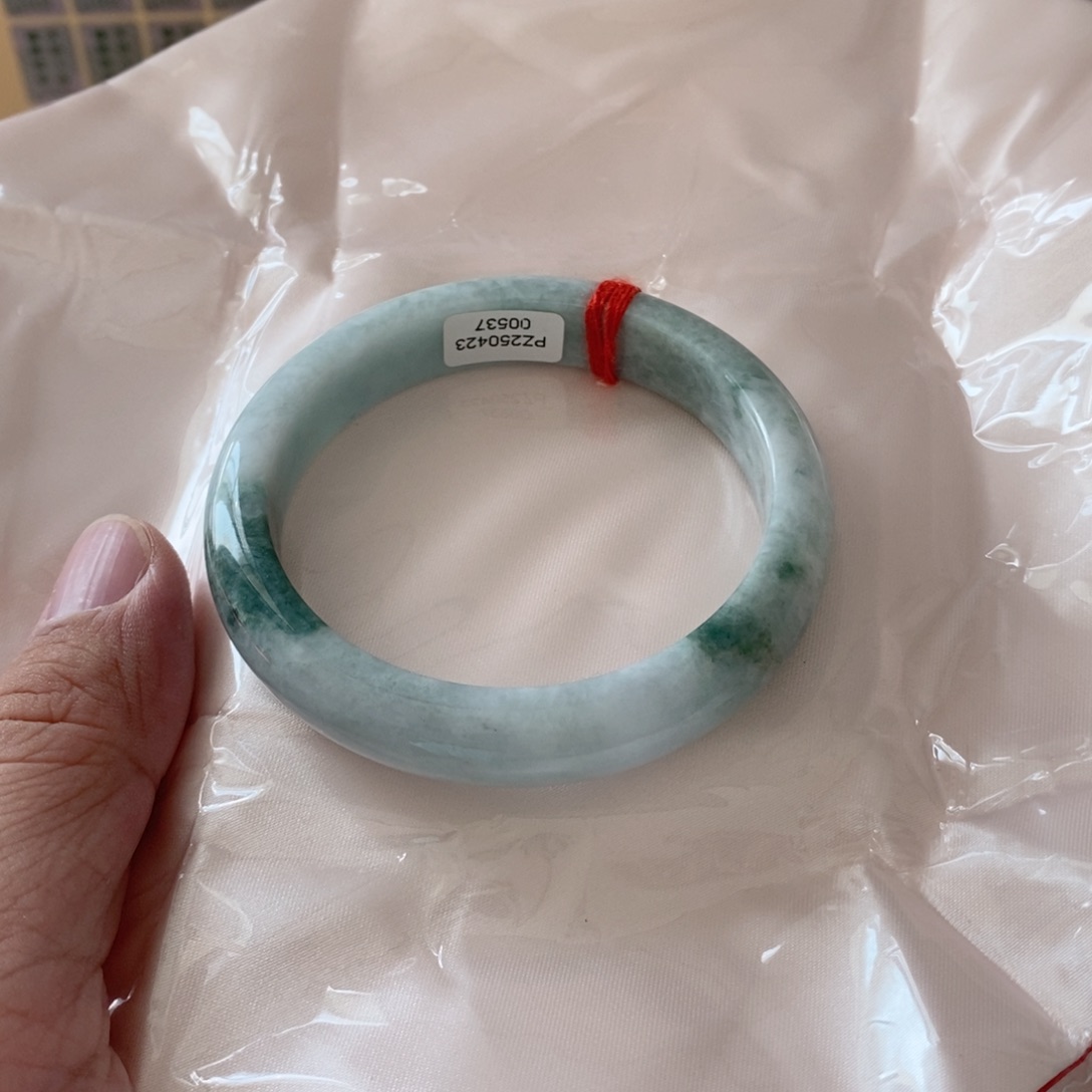 汪****翡翠未镶嵌手镯59