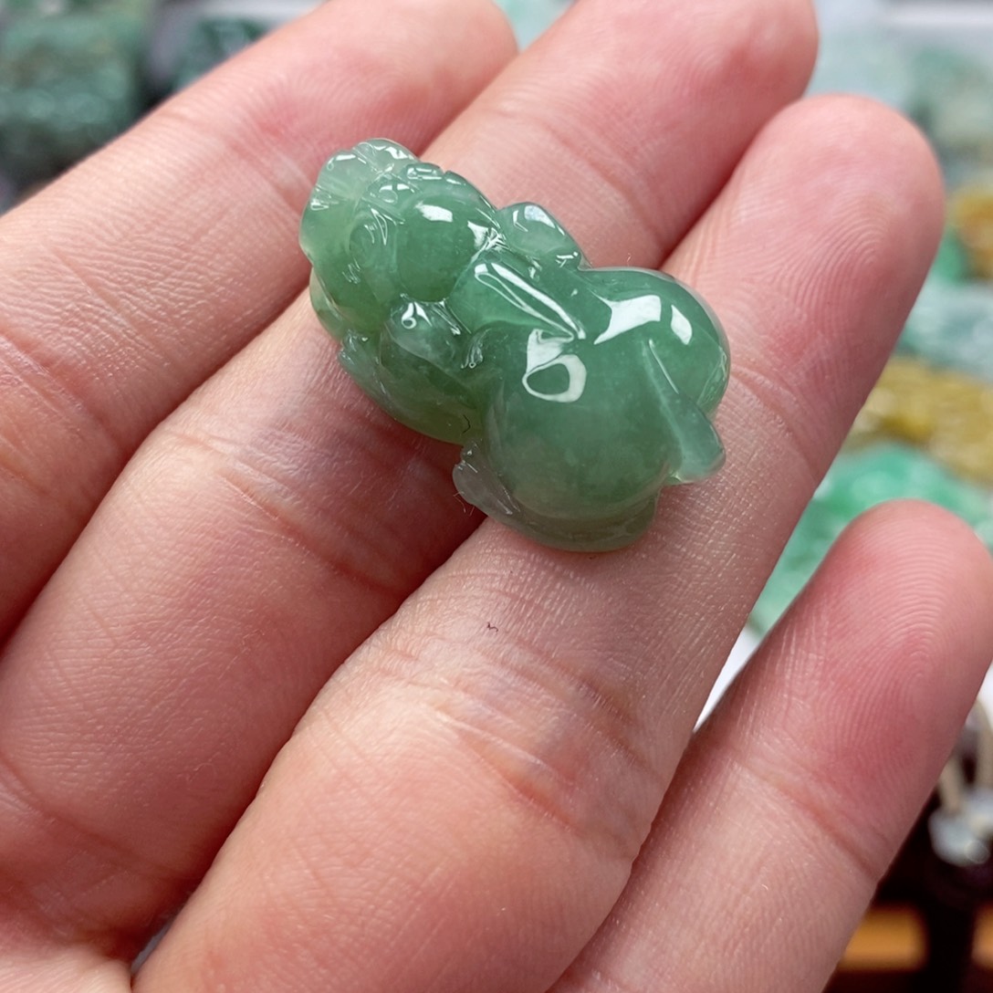 翡翠颈饰未镶嵌翡翠
