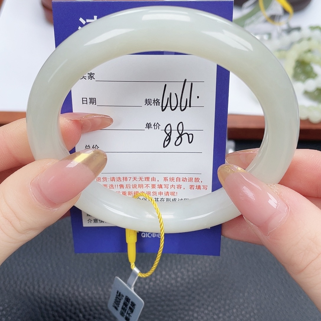 和田玉未镶嵌手镯