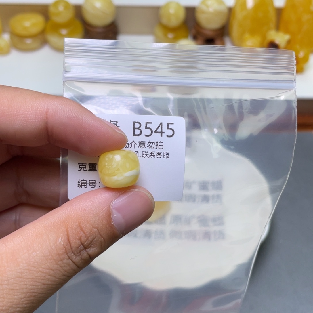 琥珀珠宝奇石未镶嵌