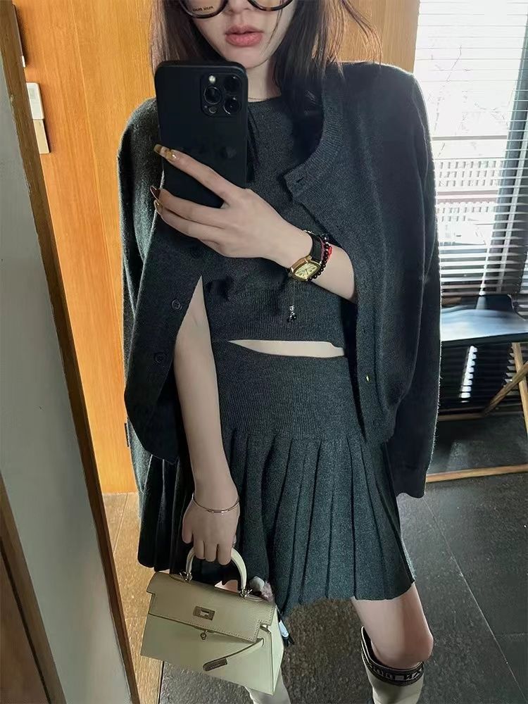 时尚针织开衫短袖套装女秋冬季新款显瘦气质软糯百褶半身裙三件套