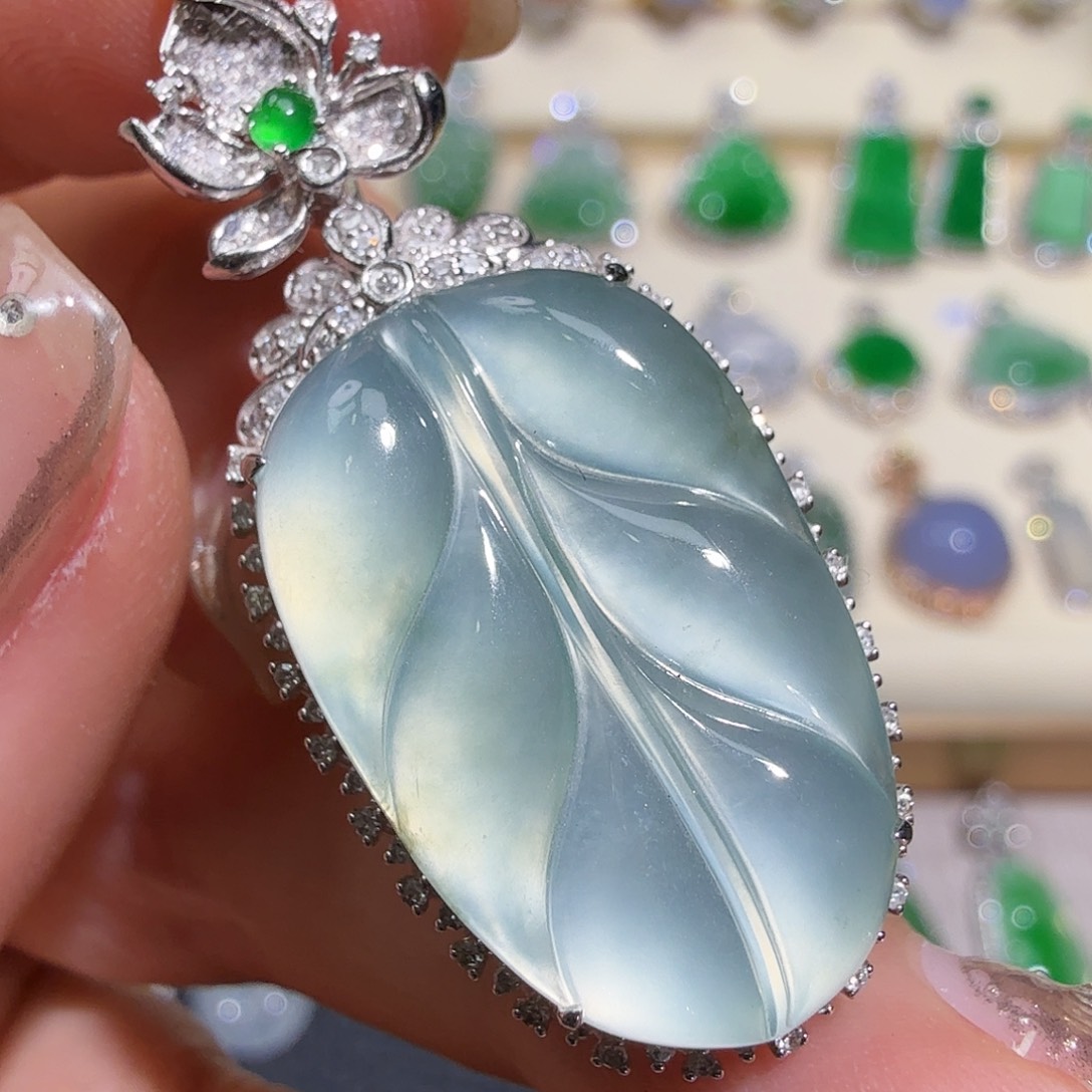 翡翠吊坠(不含链)18K金镶嵌