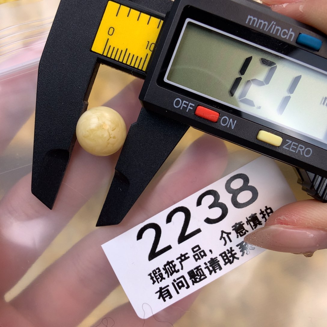 未镶嵌琥珀珠宝奇石