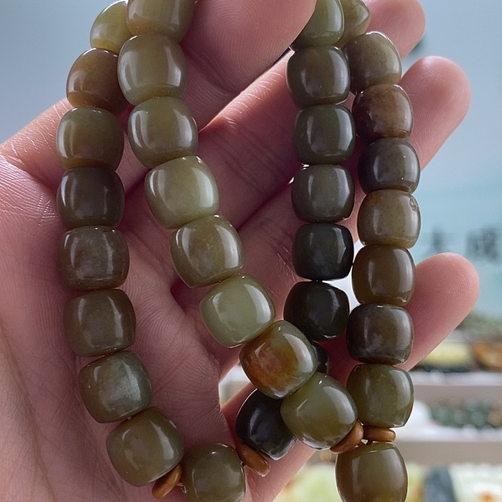 透闪石质玉手链未镶嵌微瑕