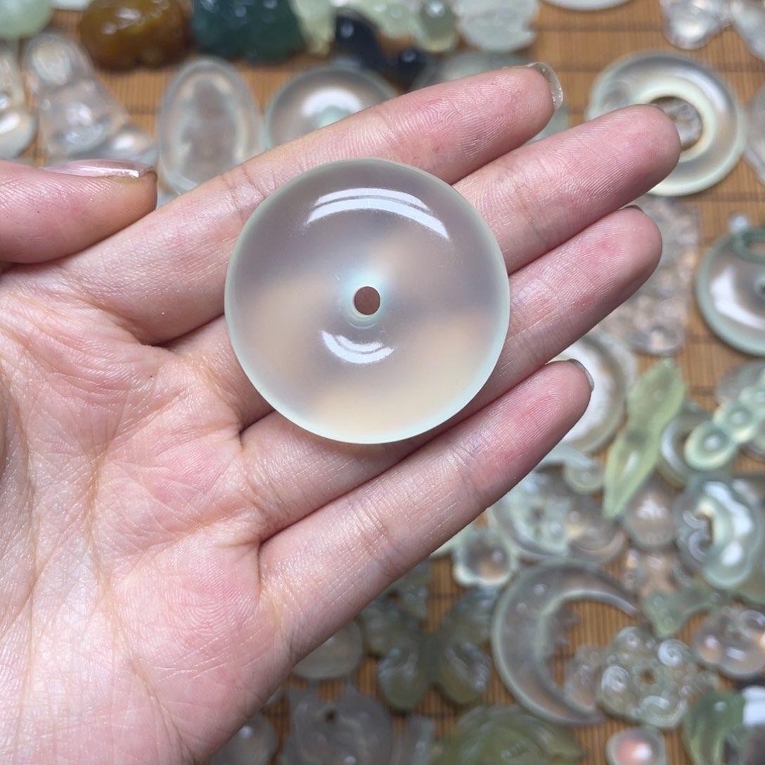 未镶嵌蛇纹石玉颈饰幸*