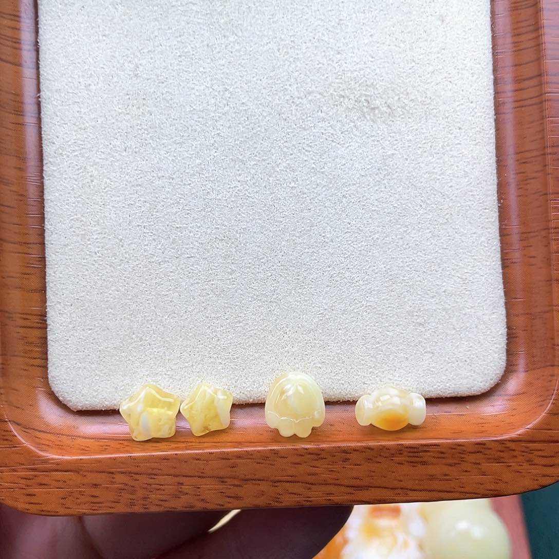 琥珀裸石未镶嵌蜜蜡