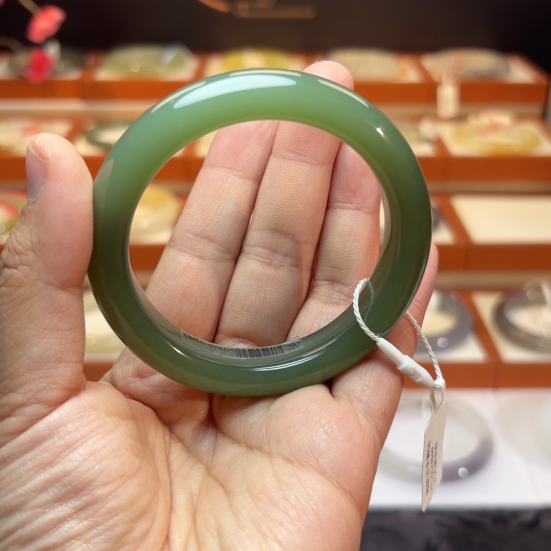 和田玉未镶嵌手镯青绿微猫手镯