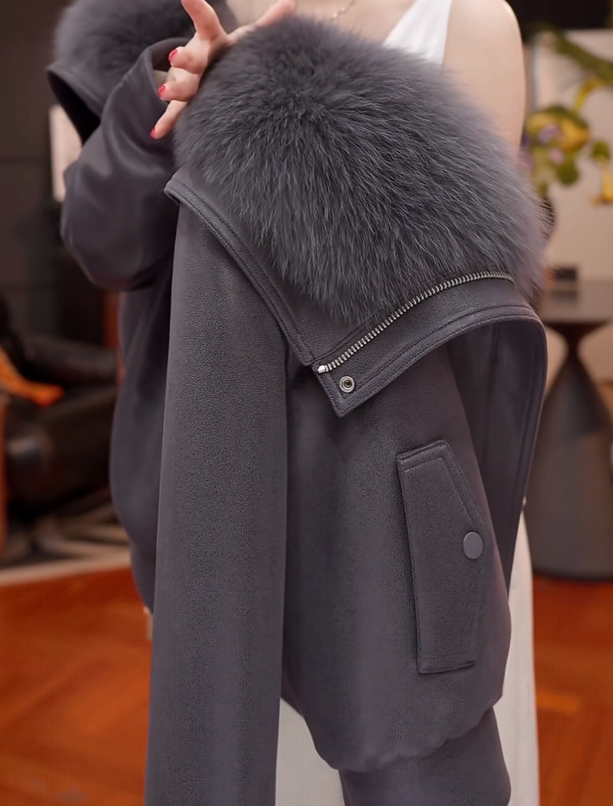 【新年必入】定制大毛领气质保暖羽绒服女装-TT(甜)