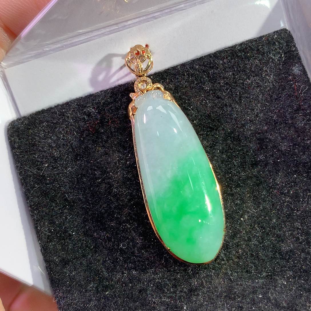 翡翠吊坠(赠链)18K金镶嵌