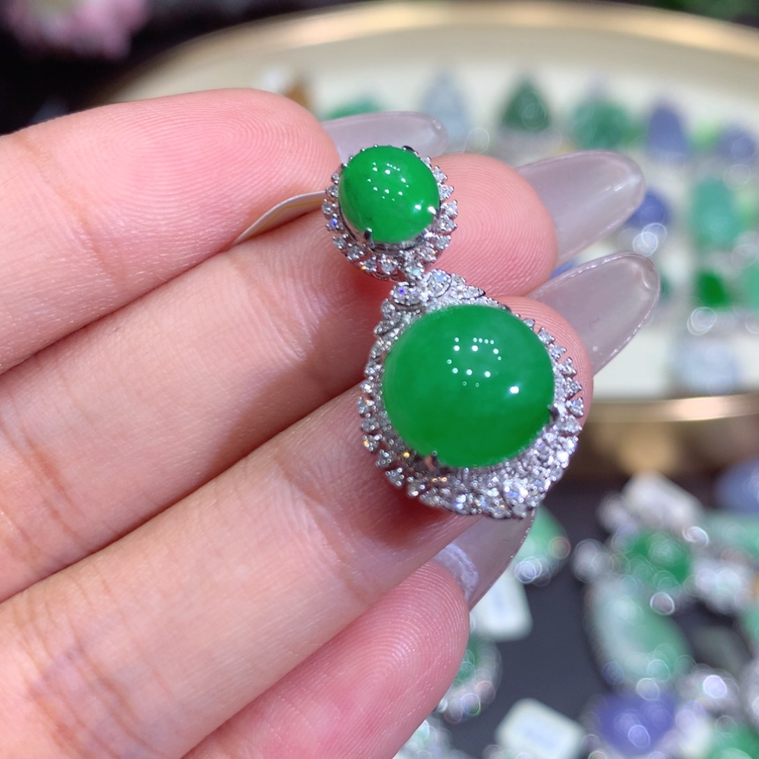 翡翠吊坠(赠链)18K金镶嵌